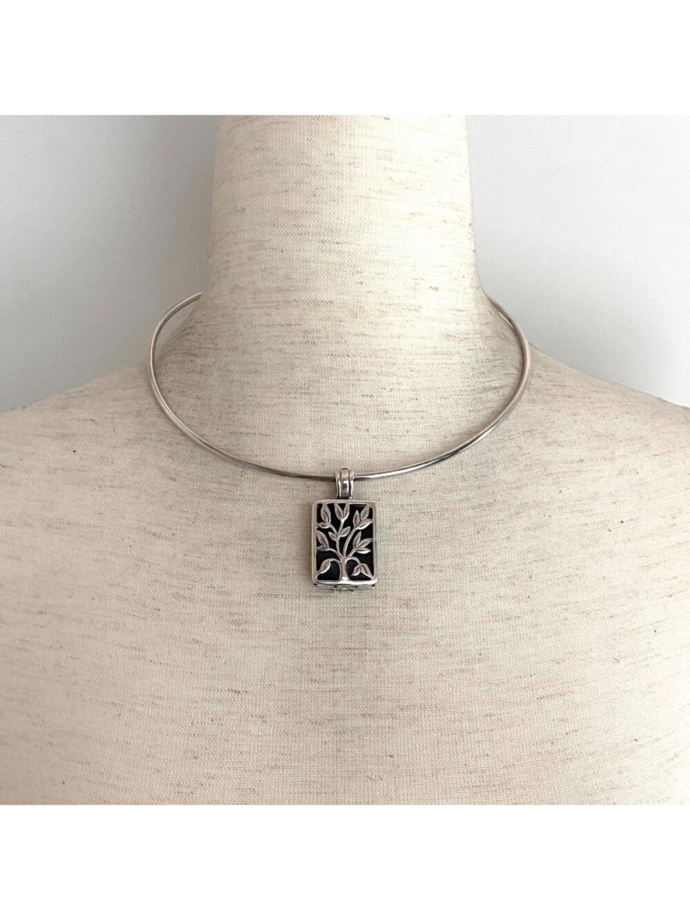 Silpada Sterling Silver 925 Onyx Family Tree Pendant Torque Collar Necklace